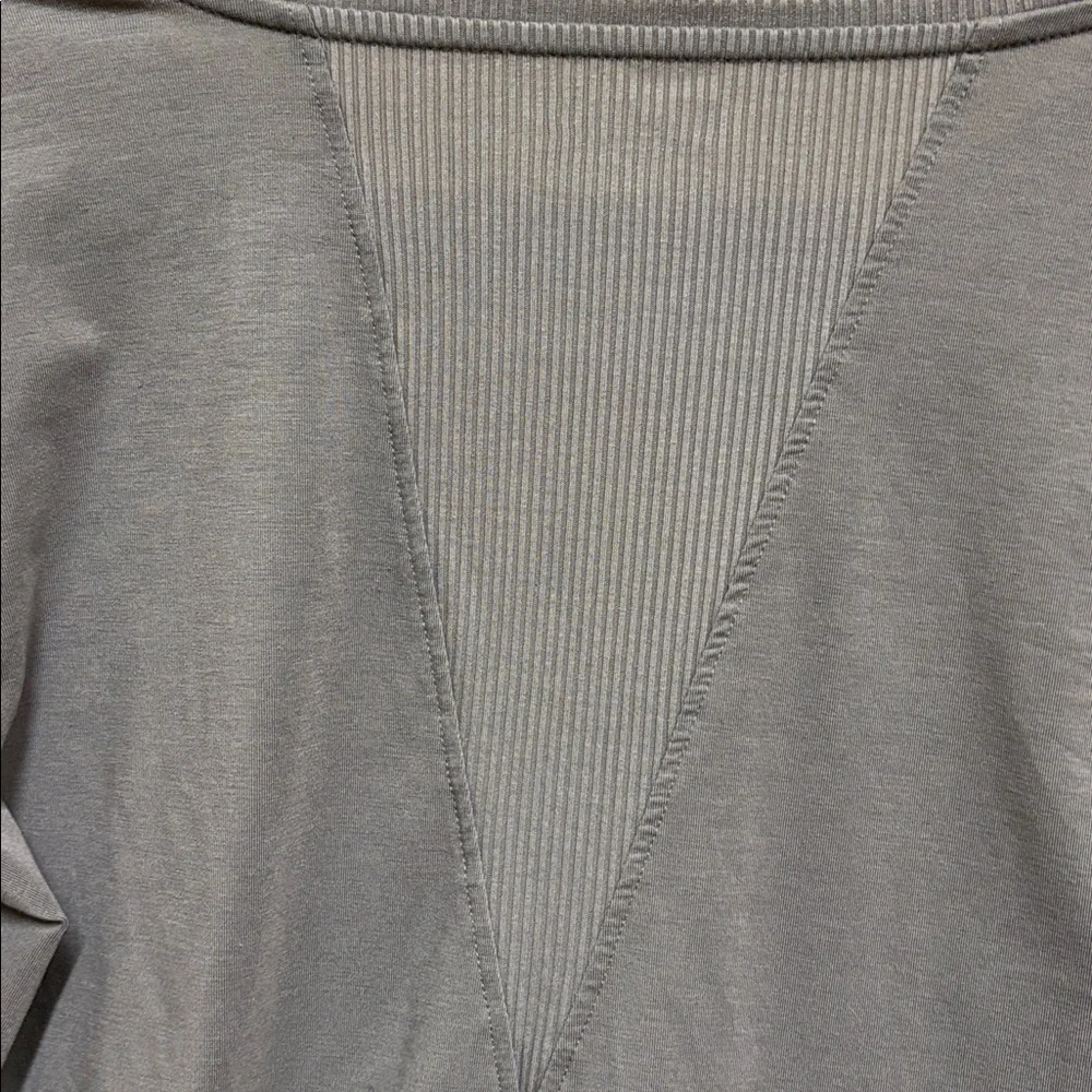 Athleta‎ Essence Gray Tie Back Long Sleeve Top Shirt Size Medium
